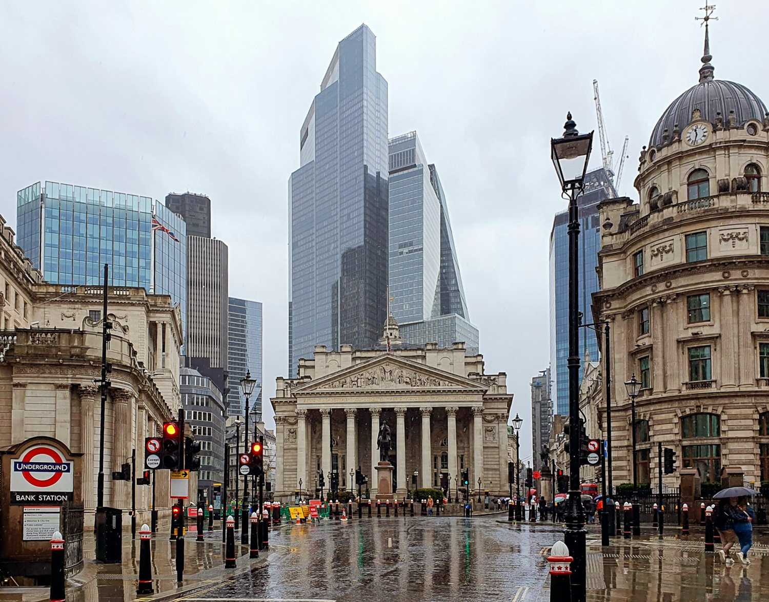 Bank district. — London, 6 May 2024.