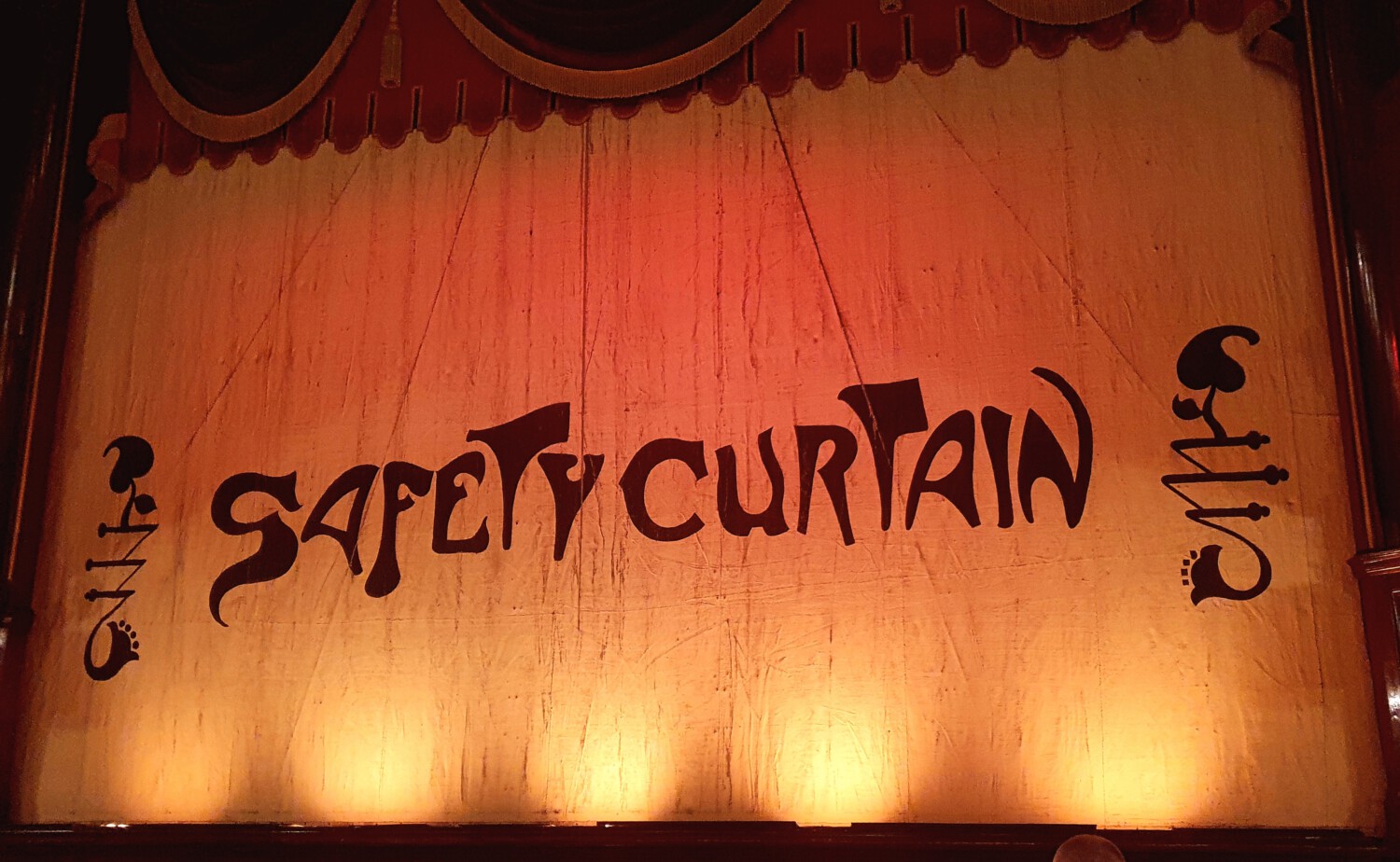 Safty curtain.